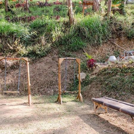 Oyo 1175 Oemah Djowo Resort Magetan Ngoại thất bức ảnh